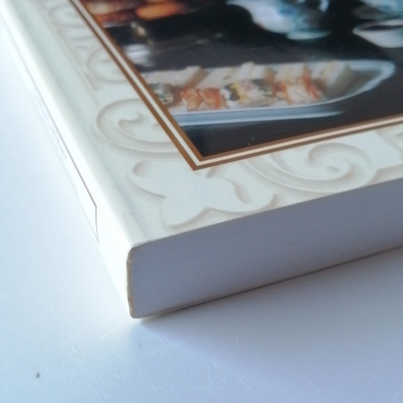 ♦️3/$25♦️ Afternoon Tea Serenade - Recipes from Famous Tea Rooms - Cookbook - Picture 2 of 4